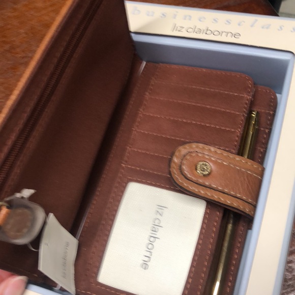 Liz Claiborne Vintage Jotter Wallet - Picture 2 of 6